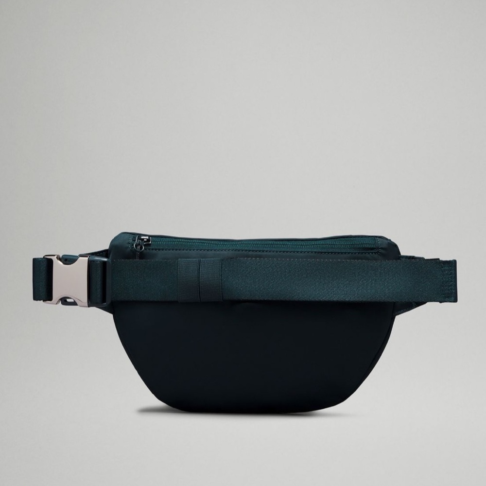 Lululemon- City Adventurer Belt Bag 2.5L - Picture 2 of 11